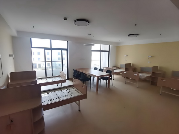 袁姗姗哀牢山“上班记”：当明星特权遇上蚂蟥